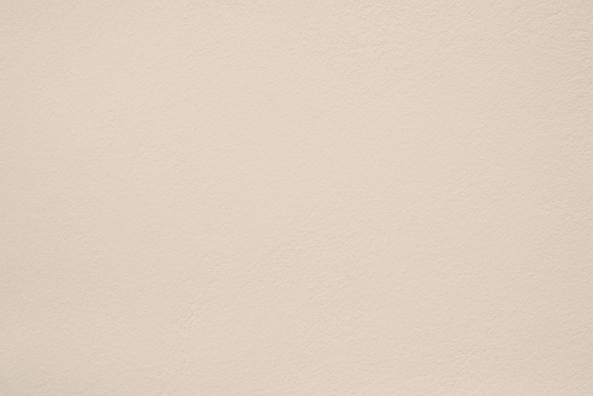 Peinture Goudes enough appliquée sur un mur - teinte blanc lin