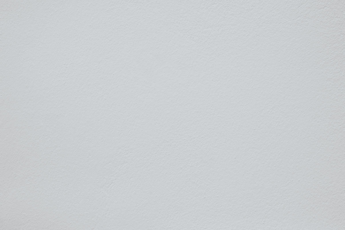 Peinture Greasy peasy appliquée sur un mur - teinte grise