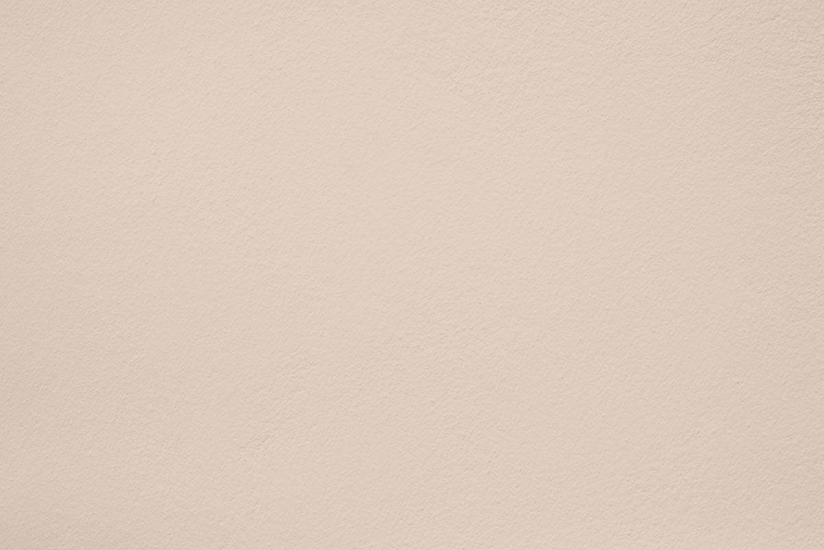 Peinture Lazy greige appliquée sur un mur - teinte greige doux