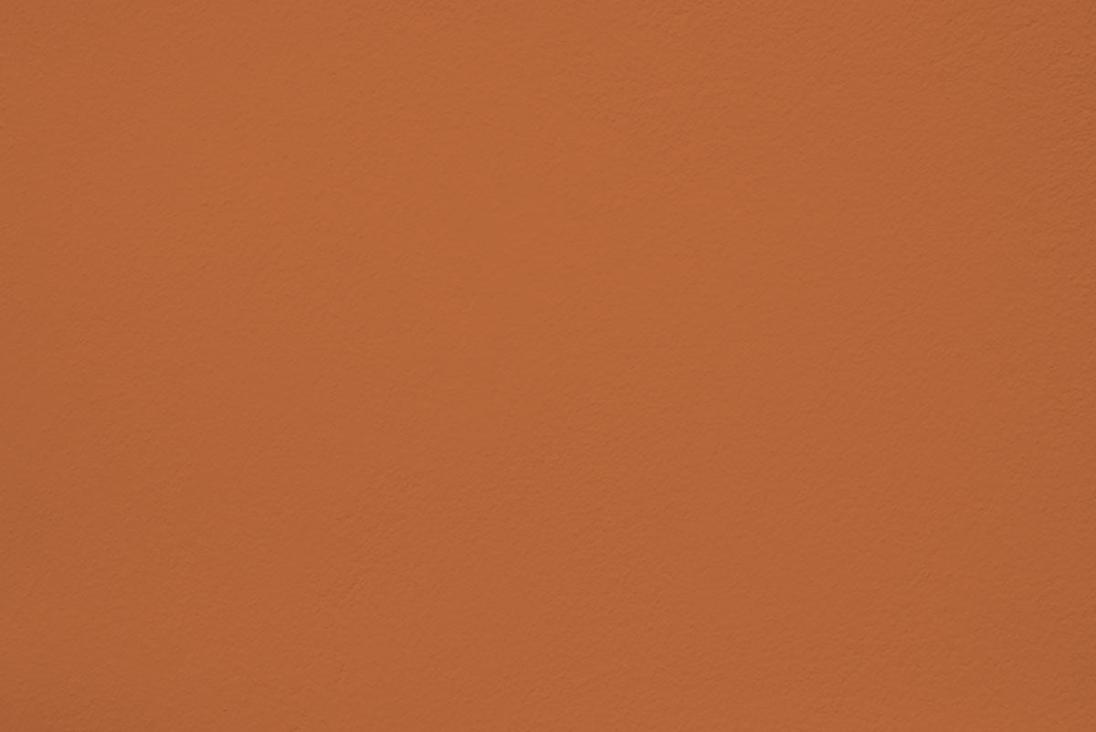 Peinture New clay appliquée sur un mur - teinte brun ambre