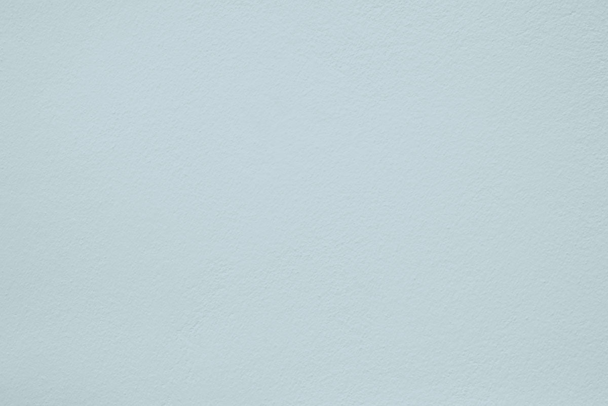 Peinture On mute appliquée sur un mur - teinte bleu lavande
