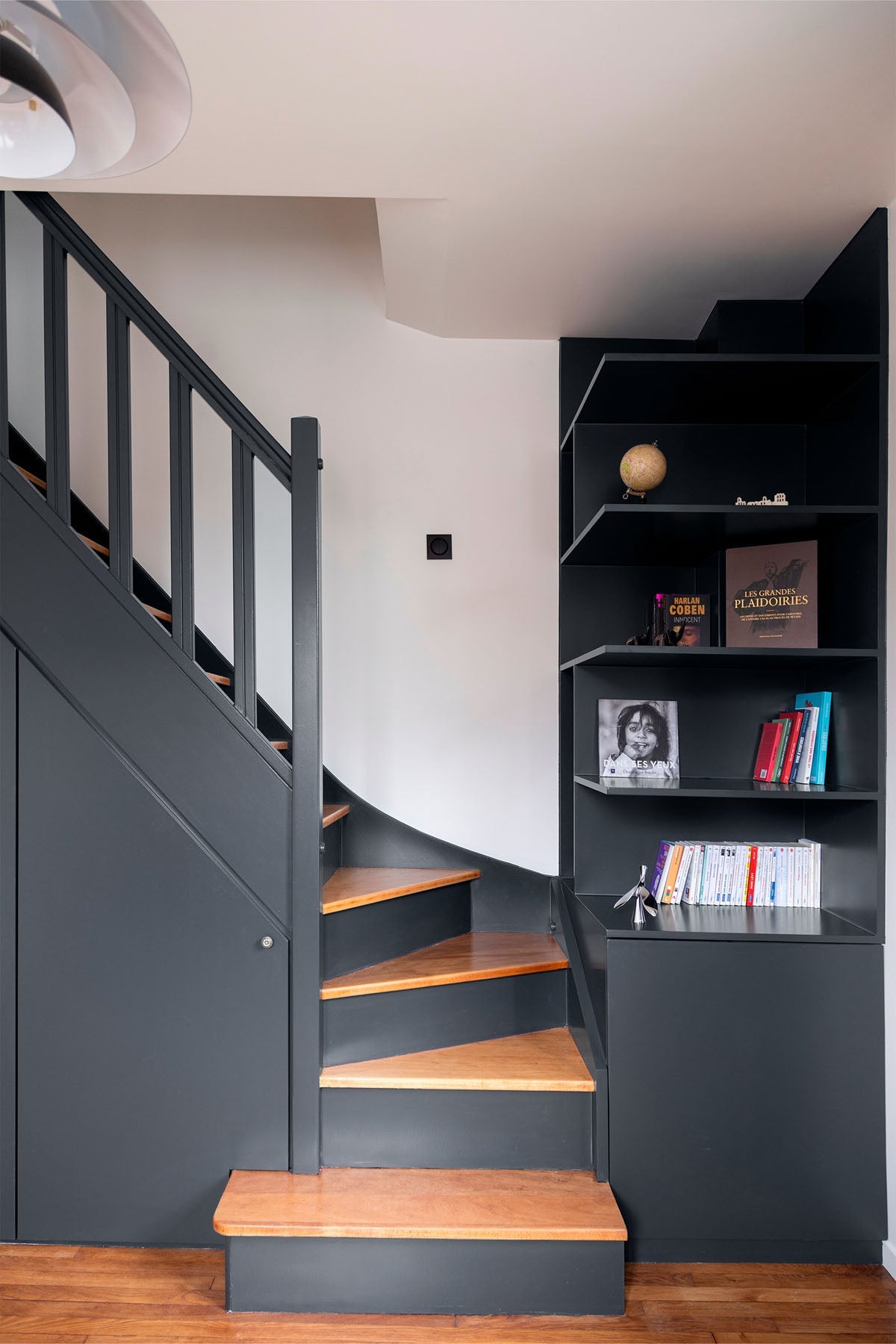 Inspiration déco : ambiance 1 avec la peinture Dark side - teinte noir ardoise 