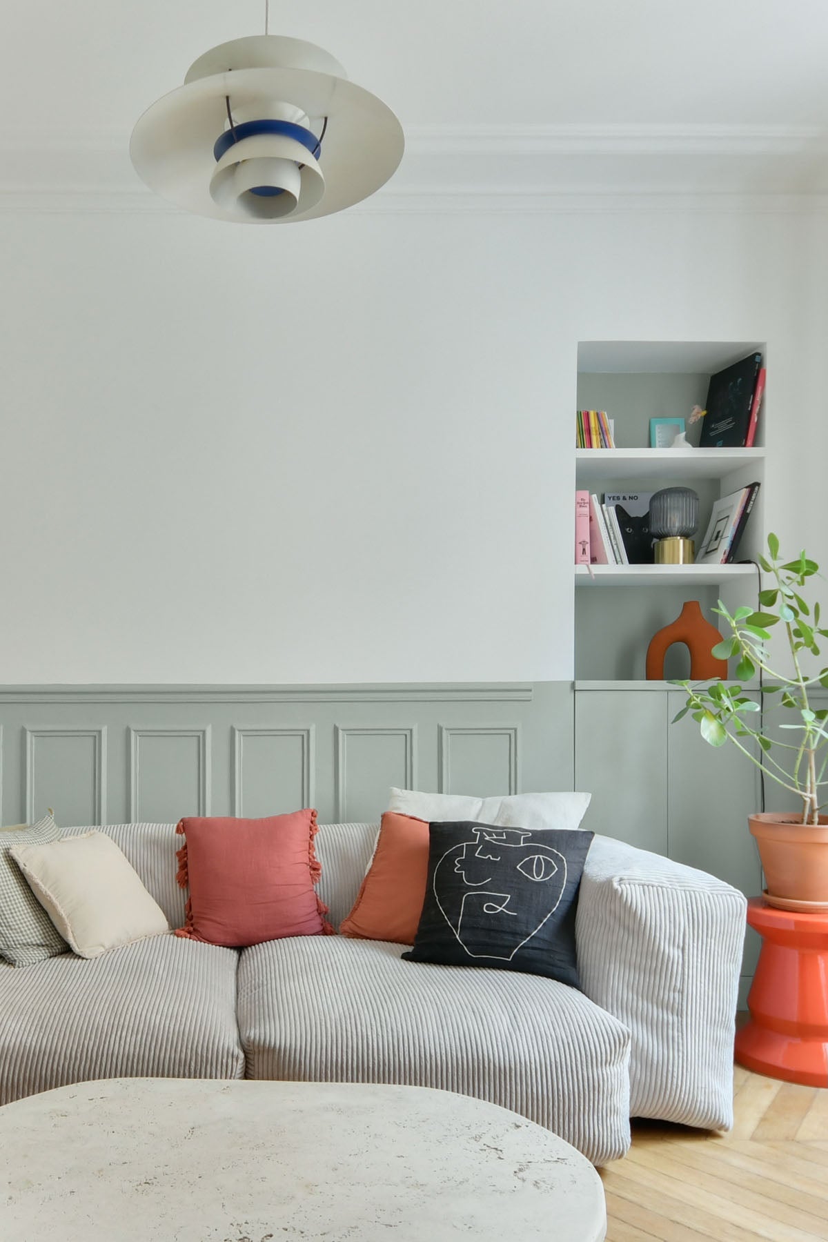 Inspiration déco : ambiance 1 avec la peinture Green clay - teinte vert de gris clair 