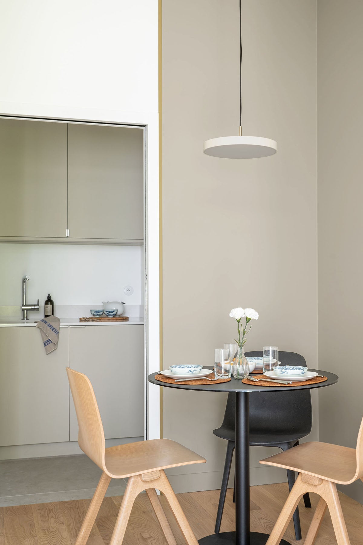 Inspiration déco : ambiance 1 avec la peinture Perfect greige - teinte gris beige 