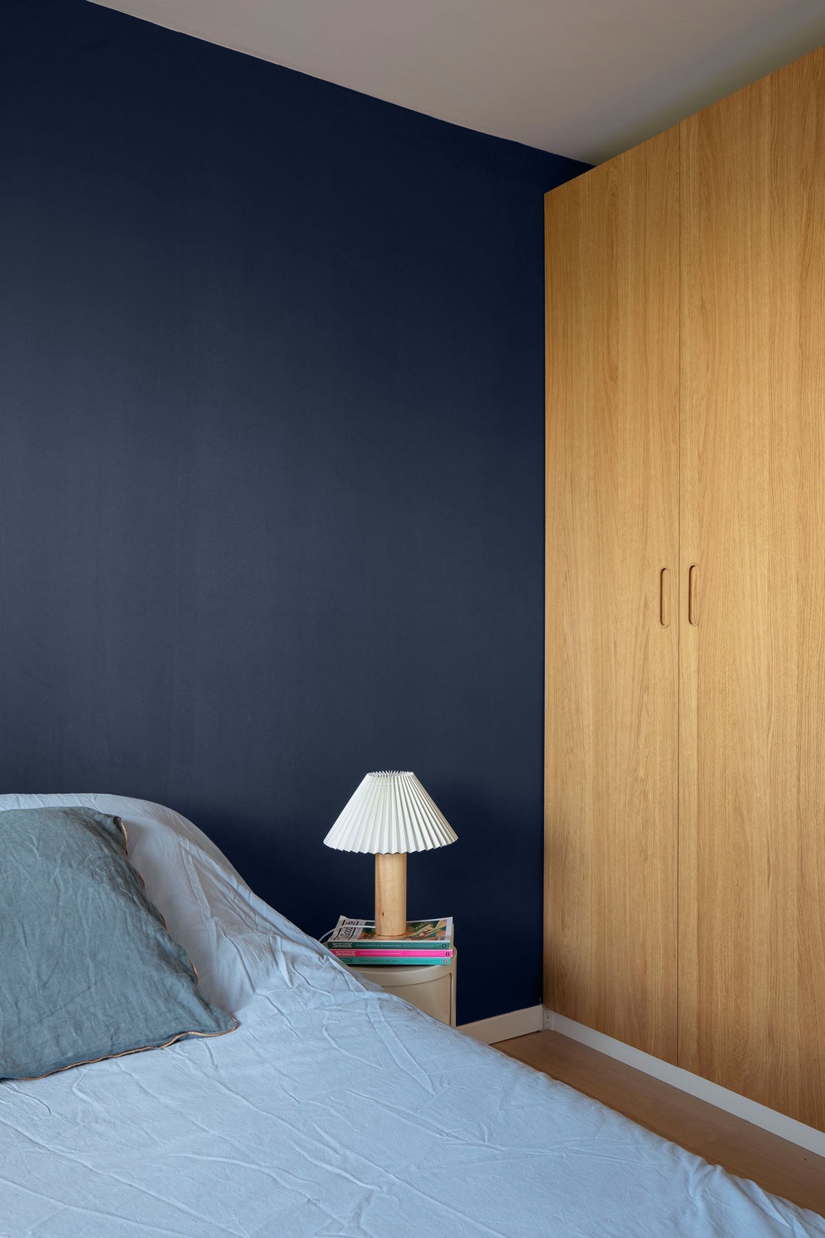 Inspiration déco : ambiance 1 avec la peinture Underwater - teinte bleu nuit 