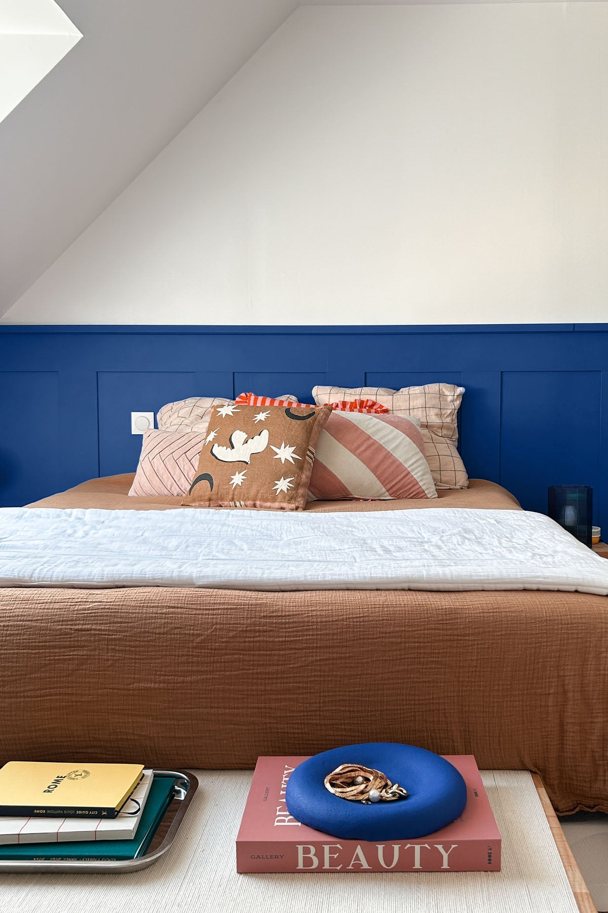 Inspiration déco : ambiance 2 avec la peinture Ouzo calling - teinte bleu outremer 