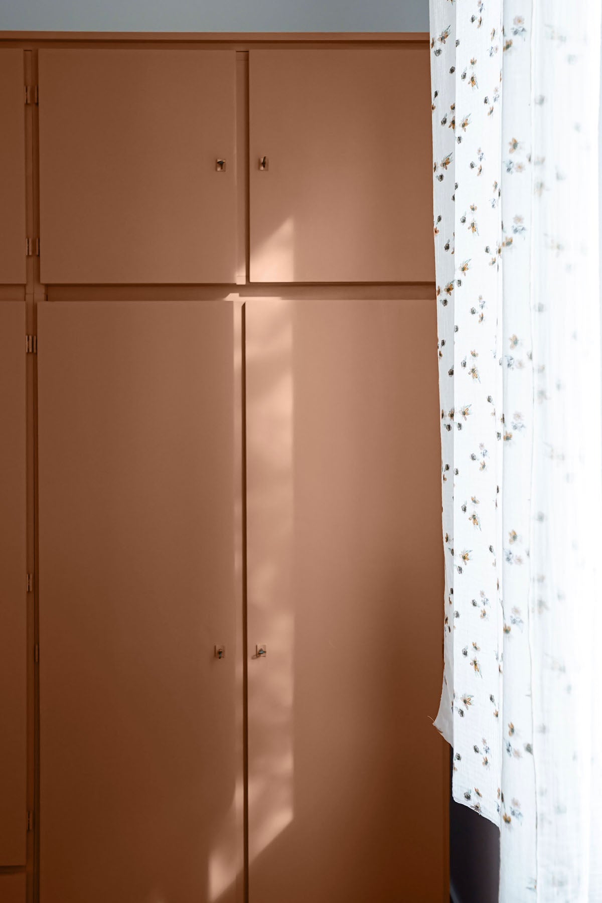 Inspiration déco : ambiance 2 avec la peinture Sand osmose - teinte terracotta clair 