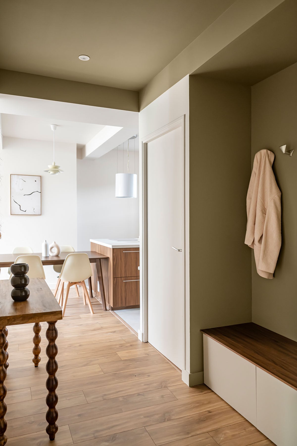 Inspiration déco : ambiance 2 avec la peinture Sleepy olive - teinte vert olive clair 